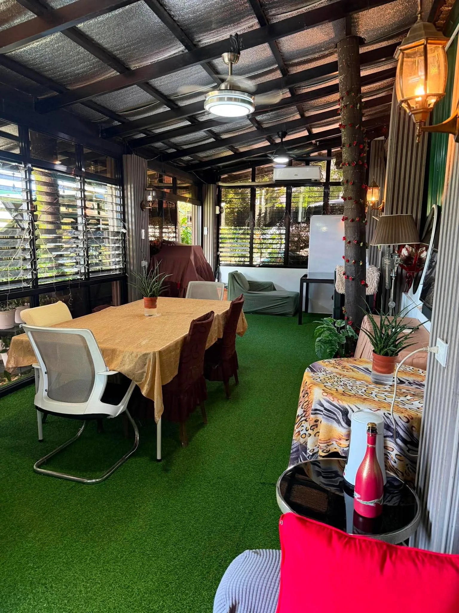 Jacob's Pavilion dining lounge
